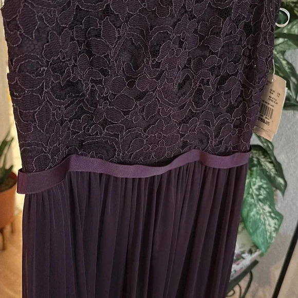 David’s Bridal body lace plum dress size 4 - Picture 9 of 16